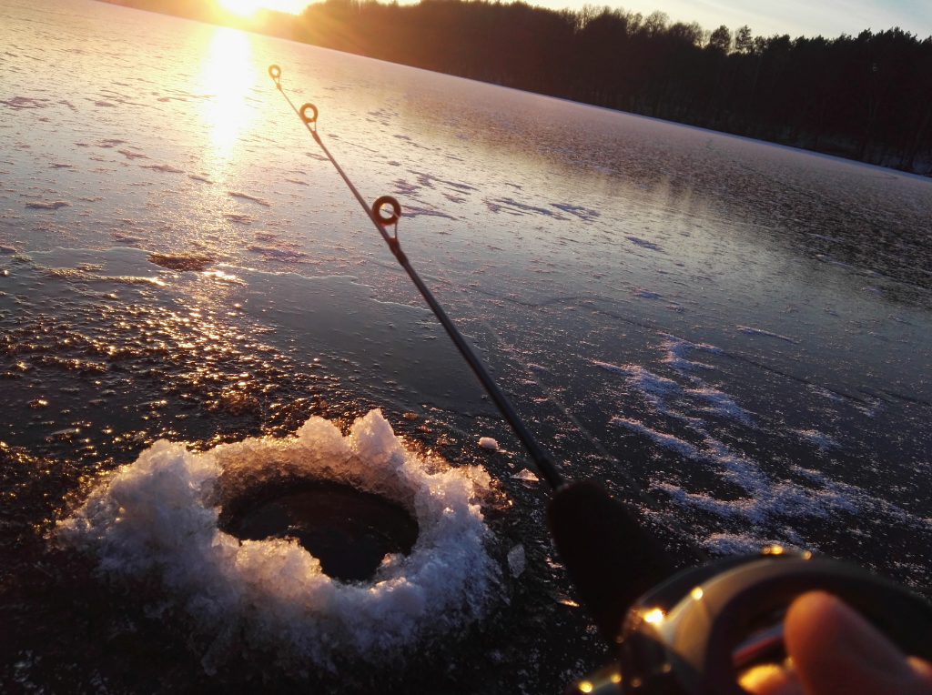 5 Ice Fishing 